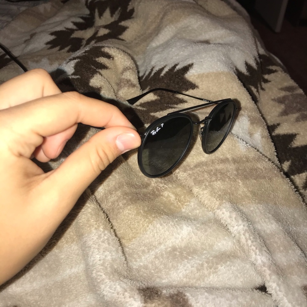 rayban: polarized black round frame